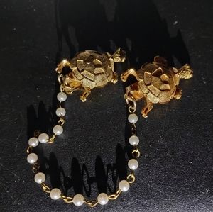 Gold Turtle Sweater Clip